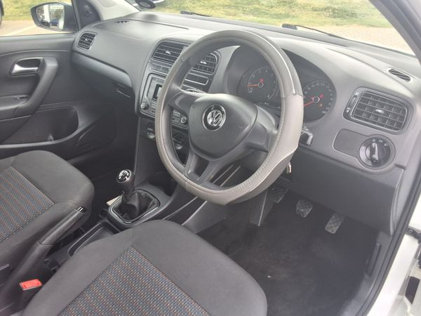2019-Volkswagen-Polo-Vivo-14-Trendline-5-dr image:7