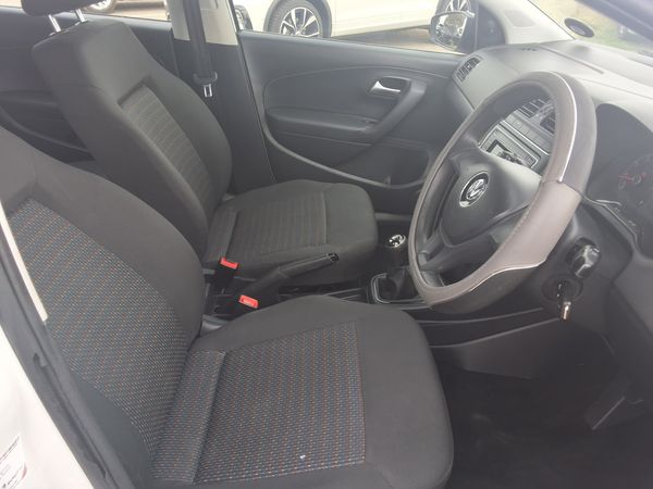2019-Volkswagen-Polo-Vivo-14-Trendline-5-dr image:8