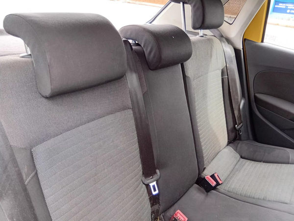 2013-Volkswagen-Polo-14-Comfortline-5-dr image:11