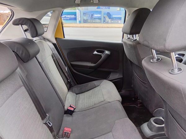 2013-Volkswagen-Polo-14-Comfortline-5-dr image:12