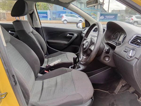 2013-Volkswagen-Polo-14-Comfortline-5-dr image:14