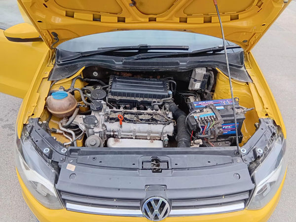 2013-Volkswagen-Polo-14-Comfortline-5-dr image:15
