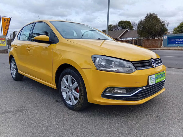 2013-Volkswagen-Polo-14-Comfortline-5-dr image:1