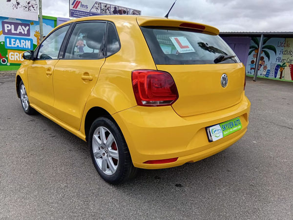 2013-Volkswagen-Polo-14-Comfortline-5-dr image:3