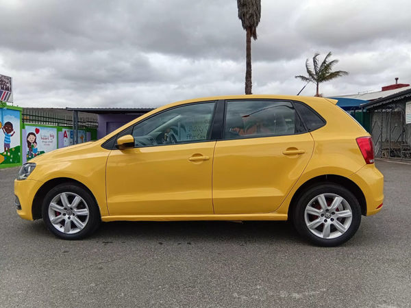 2013-Volkswagen-Polo-14-Comfortline-5-dr image:7