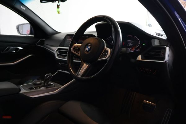 2021-BMW-3-Series-318i-M-Sport image:9