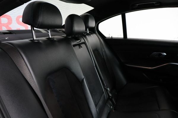 2021-BMW-3-Series-318i-M-Sport image:12