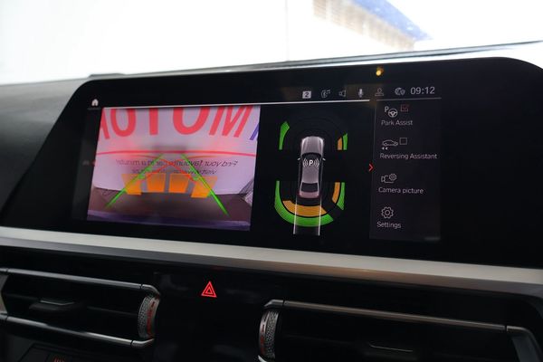 2021-BMW-3-Series-318i-M-Sport image:7
