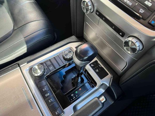 2021-Toyota-Land-Cruiser-200-45-D-V8-VX-R-Auto image:11