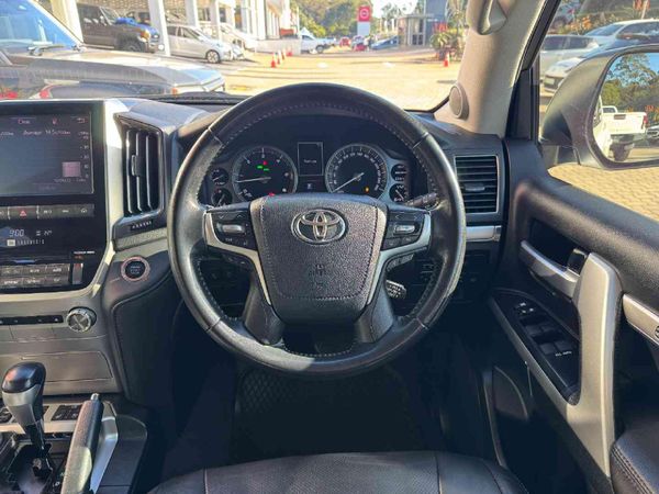 2021-Toyota-Land-Cruiser-200-45-D-V8-VX-R-Auto image:12