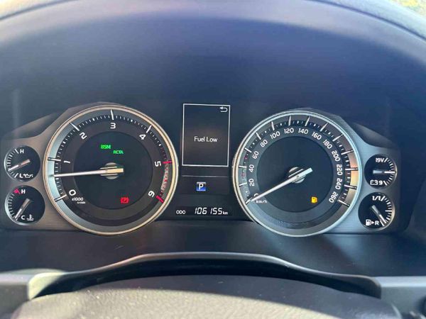 2021-Toyota-Land-Cruiser-200-45-D-V8-VX-R-Auto image:16