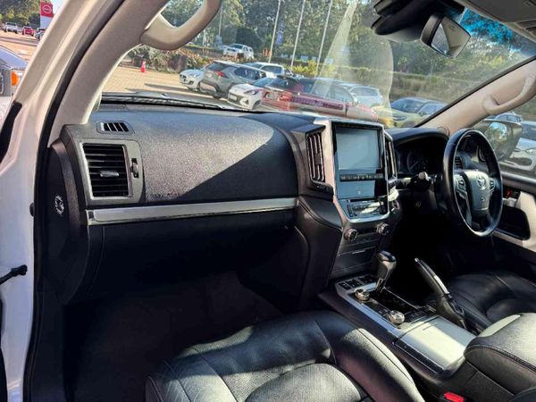 2021-Toyota-Land-Cruiser-200-45-D-V8-VX-R-Auto image:18