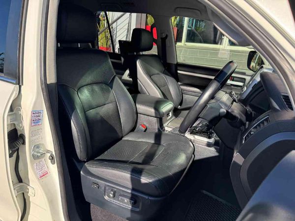 2021-Toyota-Land-Cruiser-200-45-D-V8-VX-R-Auto image:20