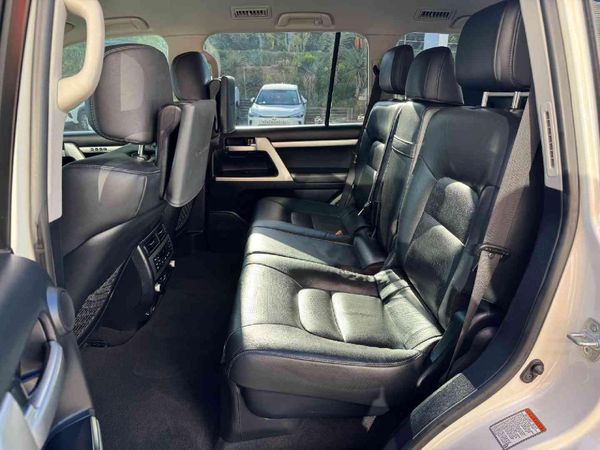 2021-Toyota-Land-Cruiser-200-45-D-V8-VX-R-Auto image:21