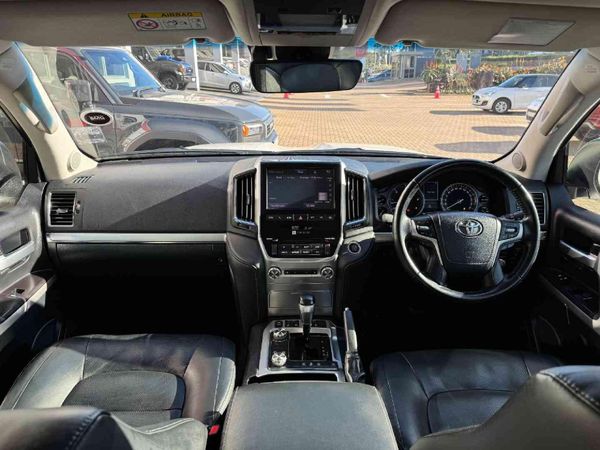 2021-Toyota-Land-Cruiser-200-45-D-V8-VX-R-Auto image:7