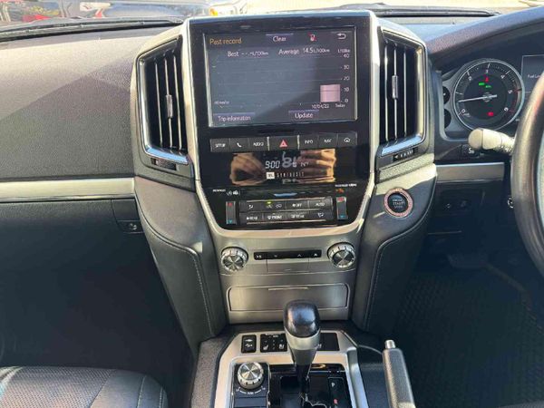 2021-Toyota-Land-Cruiser-200-45-D-V8-VX-R-Auto image:8