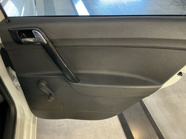 2015-Volkswagen-Polo-Vivo-GP-14-Trendline-5-dr image:10
