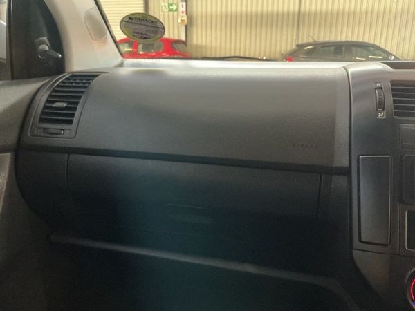 2015-Volkswagen-Polo-Vivo-GP-14-Trendline-5-dr image:18