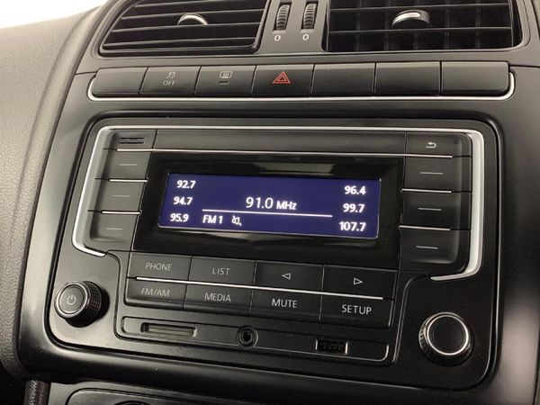2019-Volkswagen-Polo-Vivo-14-Trendline-5-dr image:10