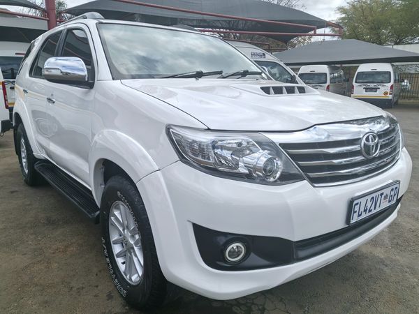 2009-Toyota-Fortuner-30-D-4D-Raised-Body-4x2 image:2