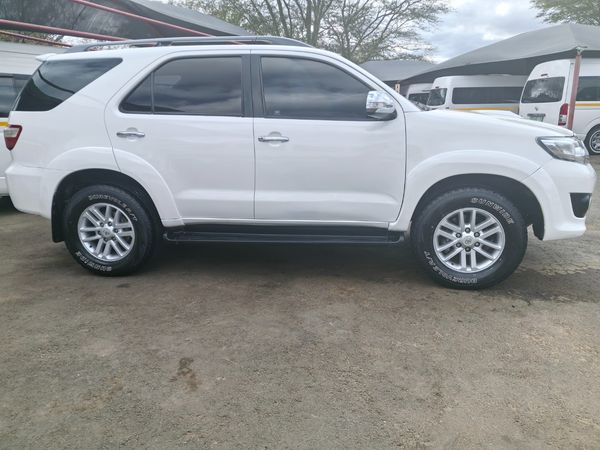2009-Toyota-Fortuner-30-D-4D-Raised-Body-4x2 image:3