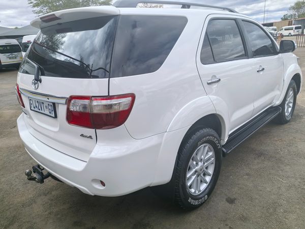 2009-Toyota-Fortuner-30-D-4D-Raised-Body-4x2 image:4