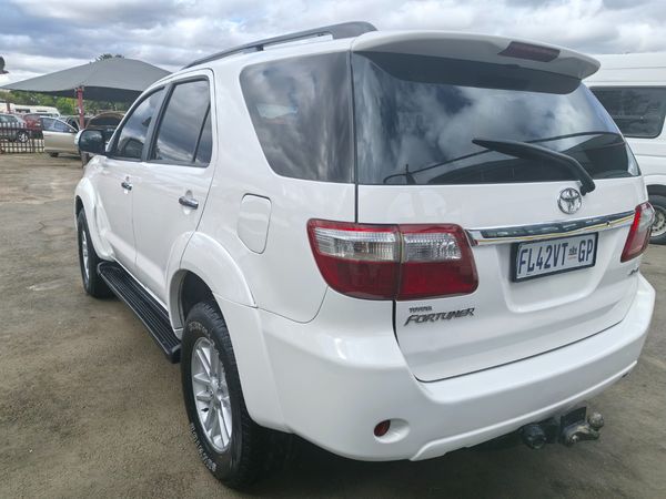 2009-Toyota-Fortuner-30-D-4D-Raised-Body-4x2 image:6