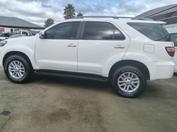 2009-Toyota-Fortuner-30-D-4D-Raised-Body-4x2 image:7