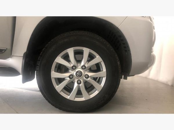 2018-Toyota-Land-Cruiser-200-45-D-V8-VX-R-Auto image:10