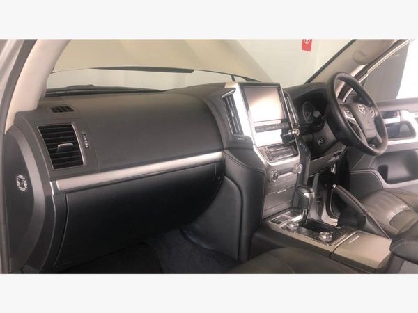 2018-Toyota-Land-Cruiser-200-45-D-V8-VX-R-Auto image:13