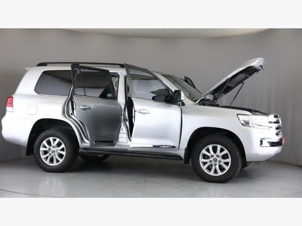 2018-Toyota-Land-Cruiser-200-45-D-V8-VX-R-Auto image:17