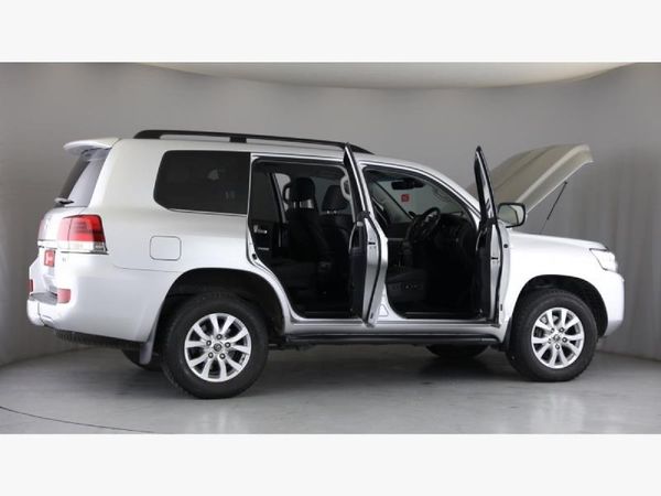 2018-Toyota-Land-Cruiser-200-45-D-V8-VX-R-Auto image:28