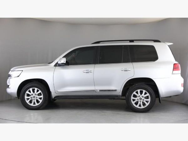 2018-Toyota-Land-Cruiser-200-45-D-V8-VX-R-Auto image:3