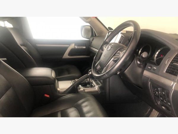 2018-Toyota-Land-Cruiser-200-45-D-V8-VX-R-Auto image:5
