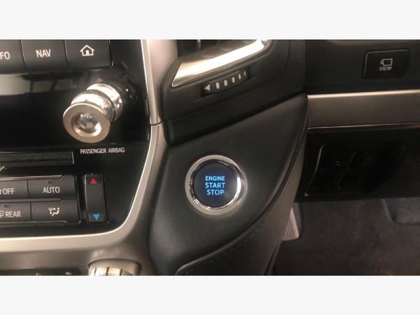 2018-Toyota-Land-Cruiser-200-45-D-V8-VX-R-Auto image:6