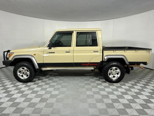 2022-Toyota-Land-Cruiser-79-40-Double-Cab image:15