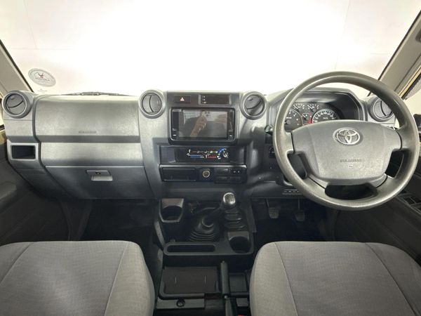 2022-Toyota-Land-Cruiser-79-40-Double-Cab image:1
