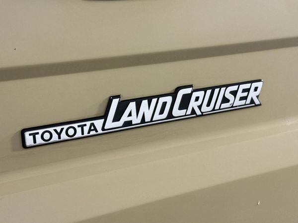 2022-Toyota-Land-Cruiser-79-40-Double-Cab image:8