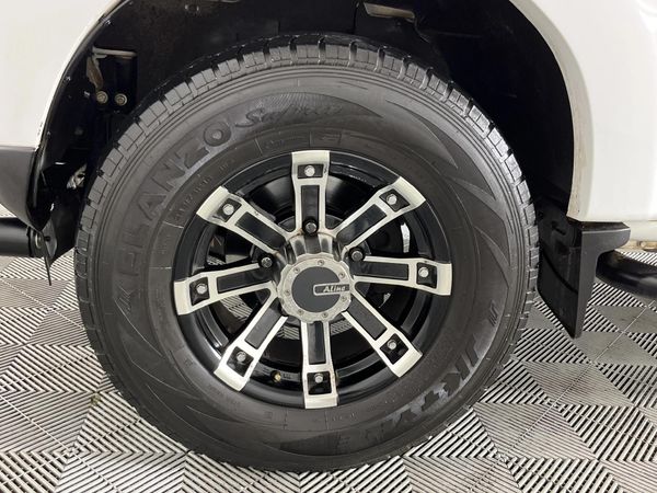 2022-Mahindra-Pik-Up-22-mHawk-S11-Auto-Double-Cab image:4