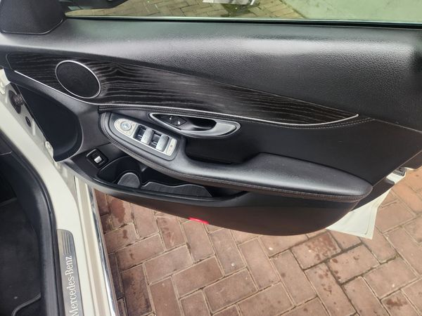 2015-Mercedes-Benz-C-Class-C-200-Avantgarde-Auto image:11