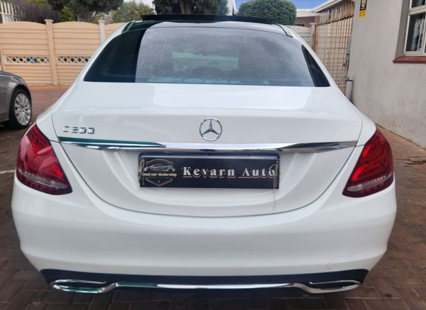 2015-Mercedes-Benz-C-Class-C-200-Avantgarde-Auto image:4