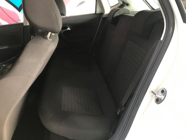 2023-Volkswagen-Polo-Vivo-14-Trendline-5-dr image:7