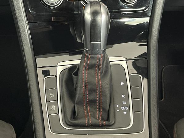 2019-Volkswagen-Golf-VII-GTI-20-TSI-Auto image:3