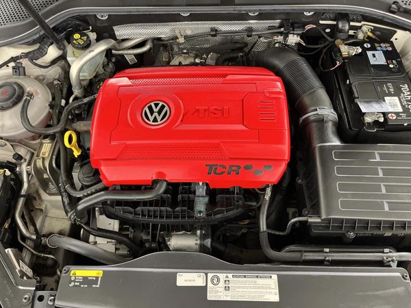 2019-Volkswagen-Golf-VII-GTI-20-TSI-Auto image:6