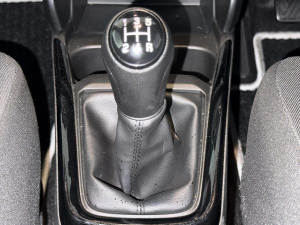2026-Suzuki-Swift-12-GLX image:10