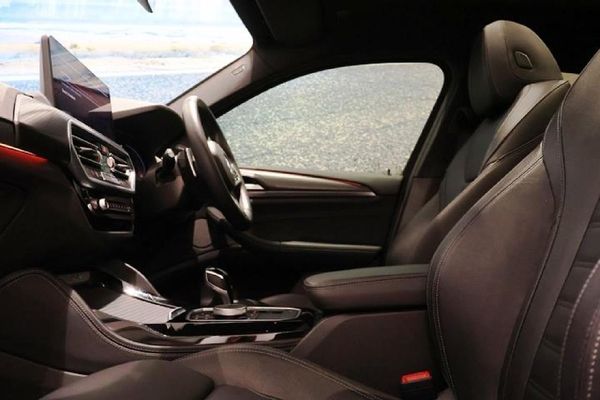 2025-BMW-X4-xDrive20d-M-Sport image:9