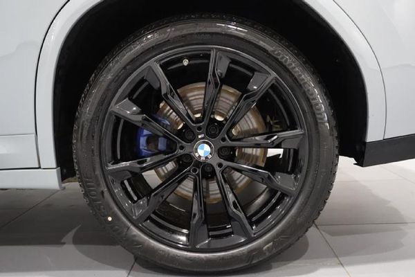 2025-BMW-X4-xDrive20d-M-Sport image:15