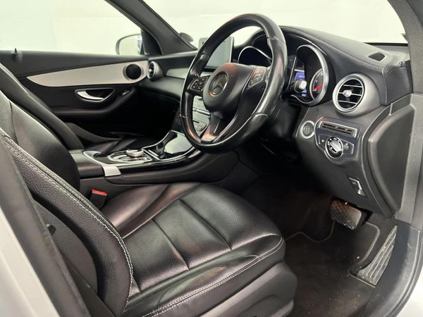 2016-Mercedes-Benz-GLC-250d image:9