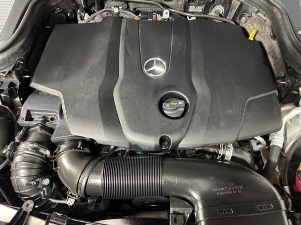 2016-Mercedes-Benz-GLC-250d image:12