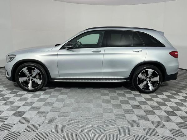 2016-Mercedes-Benz-GLC-250d image:16